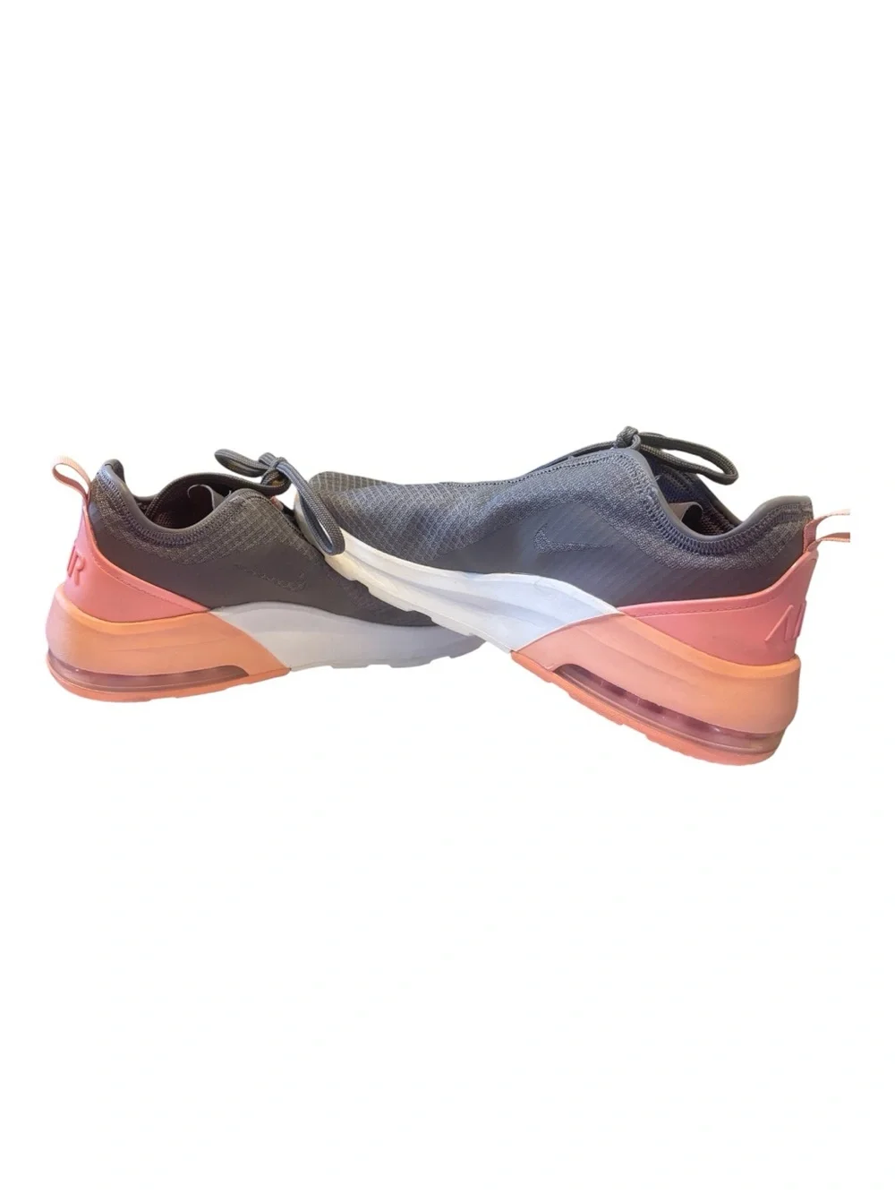 Nike Air Max Motion 2 Women’s pink & gray Sneakers Size 9.5 great condition